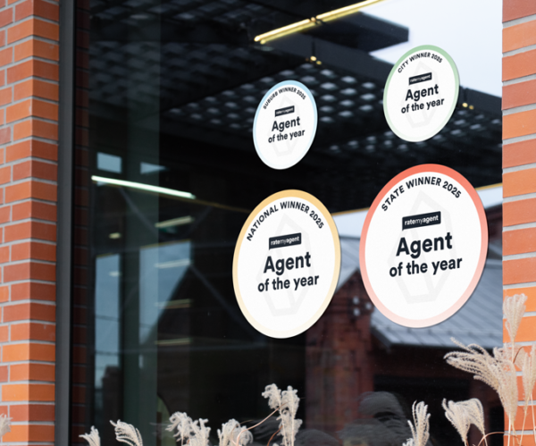 Ratemyagent Window Stickers Diaplayed In Window